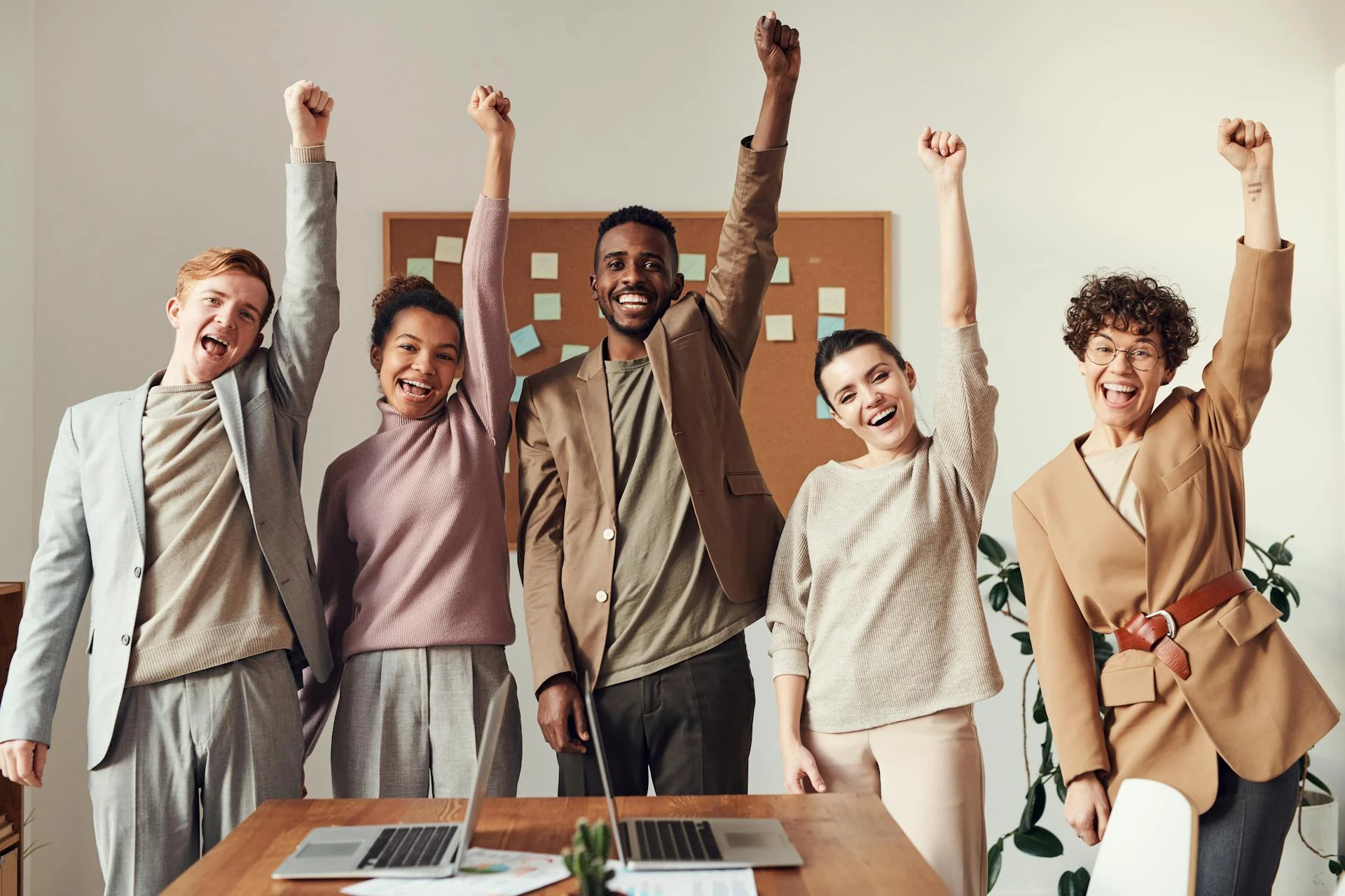 Pacientes celebrando resultados exitosos
